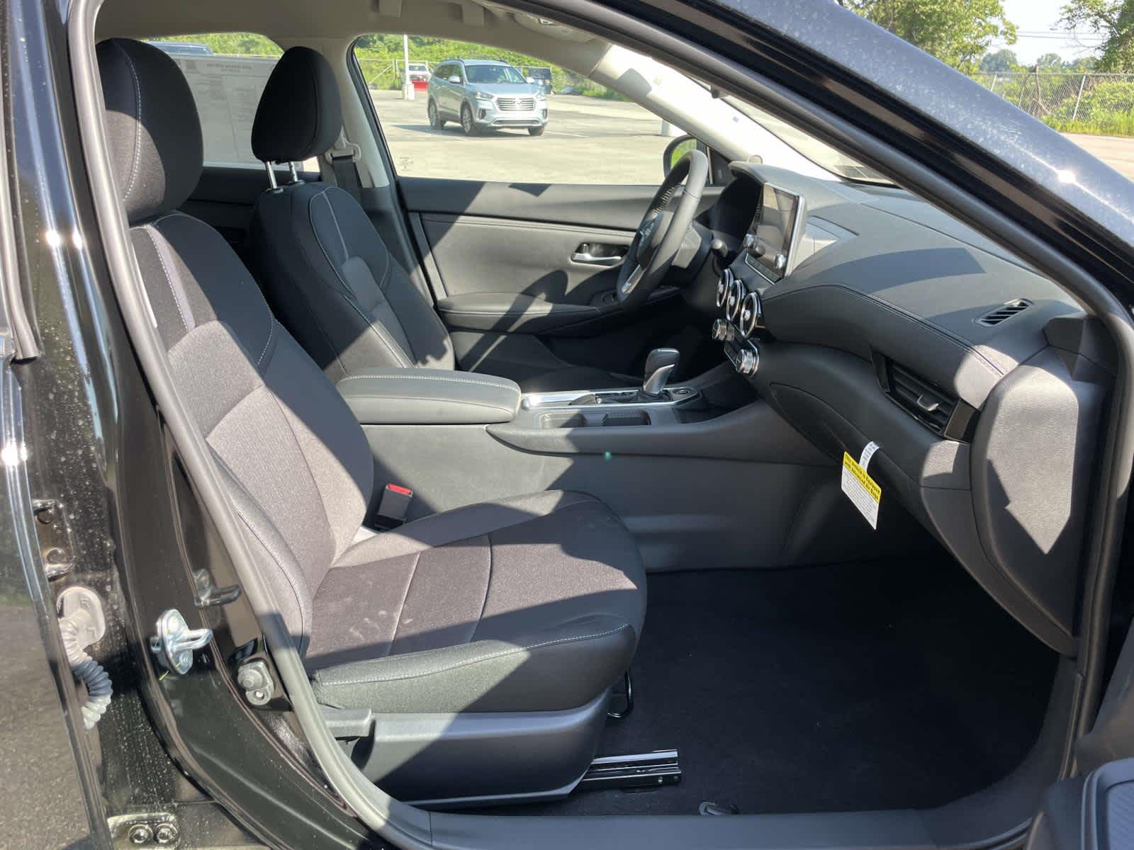 2025 Nissan Sentra SV photo 13