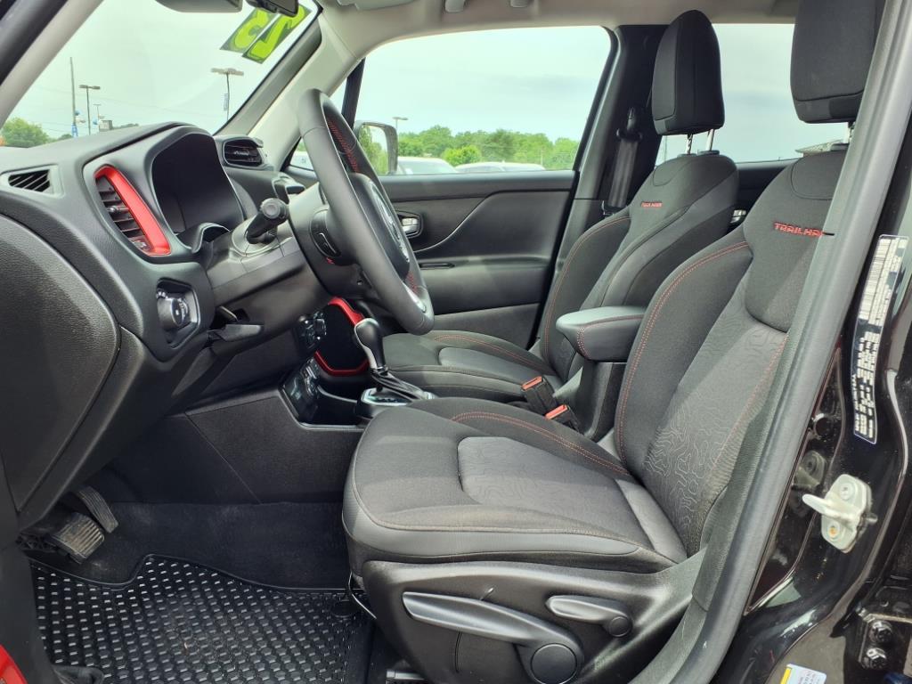 2023 Jeep Renegade Trailhawk photo 3