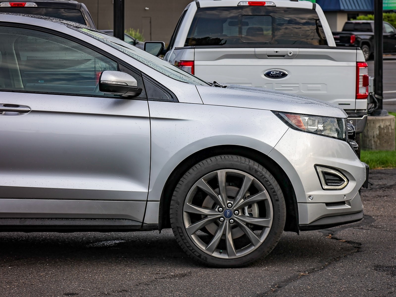 2017 Ford Edge Sport photo 2