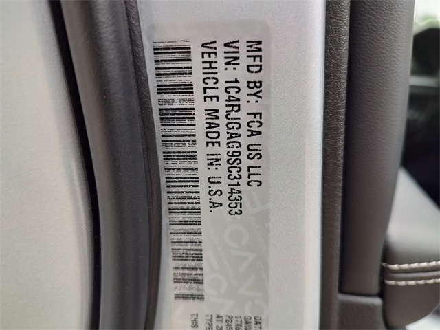 2025 Jeep Grand Cherokee Laredo Altitude photo 32