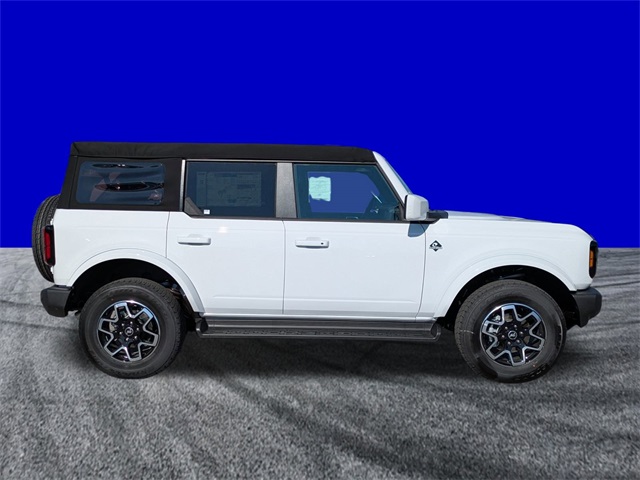 2025 Ford Bronco Outer Banks photo 3