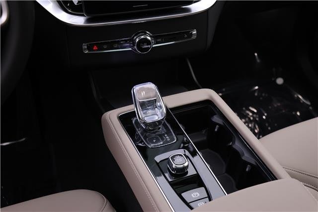 2026 Volvo XC90 Plus photo 11