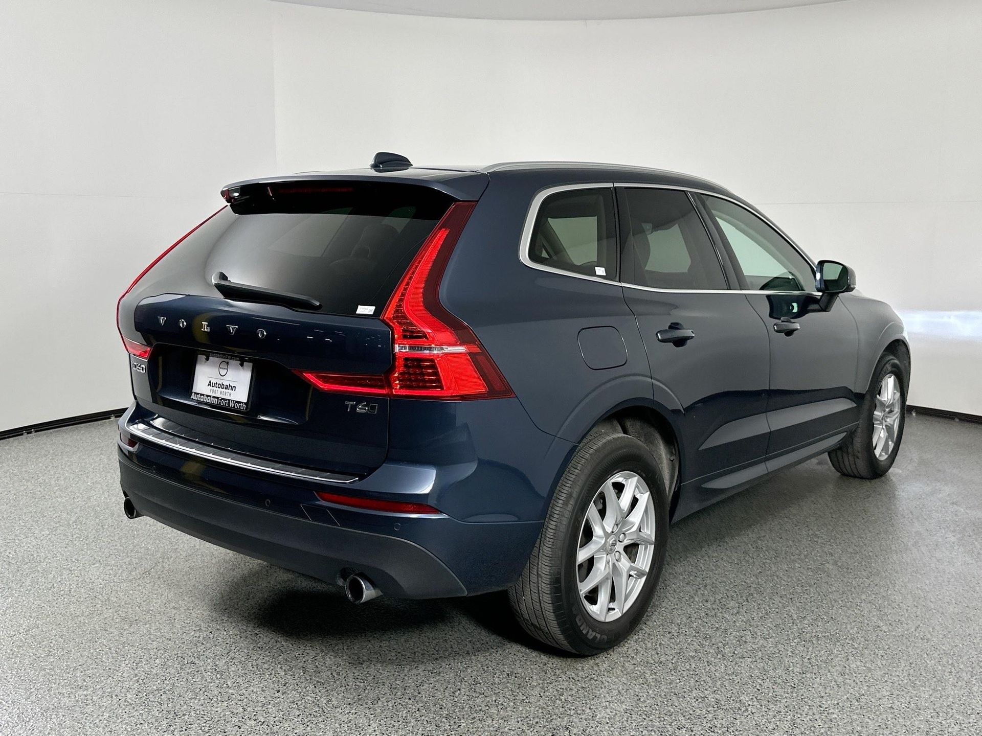 2021 Volvo XC60 T6 Momentum photo 4