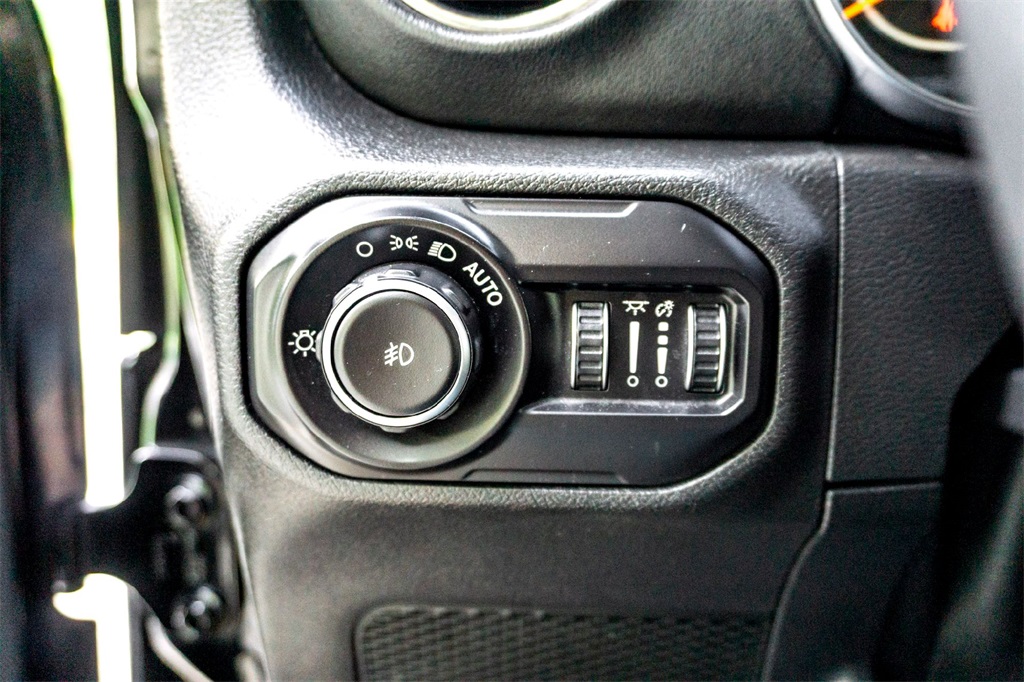 2021 Jeep Wrangler Unlimited Sahara High Altitude photo 14