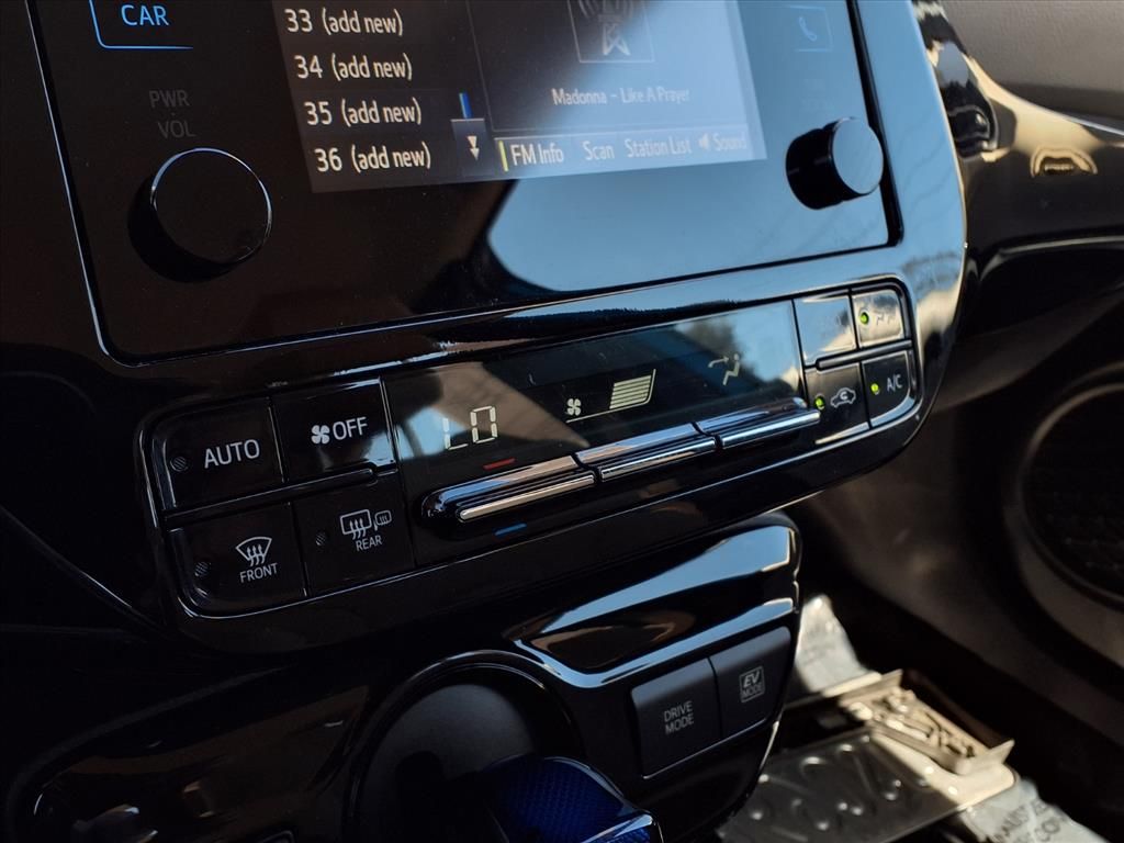 2019 Toyota Prius LE photo 8