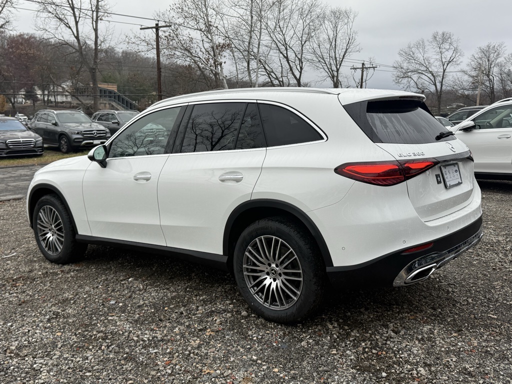 2026 Mercedes Benz GLC 300 4MATIC photo 4