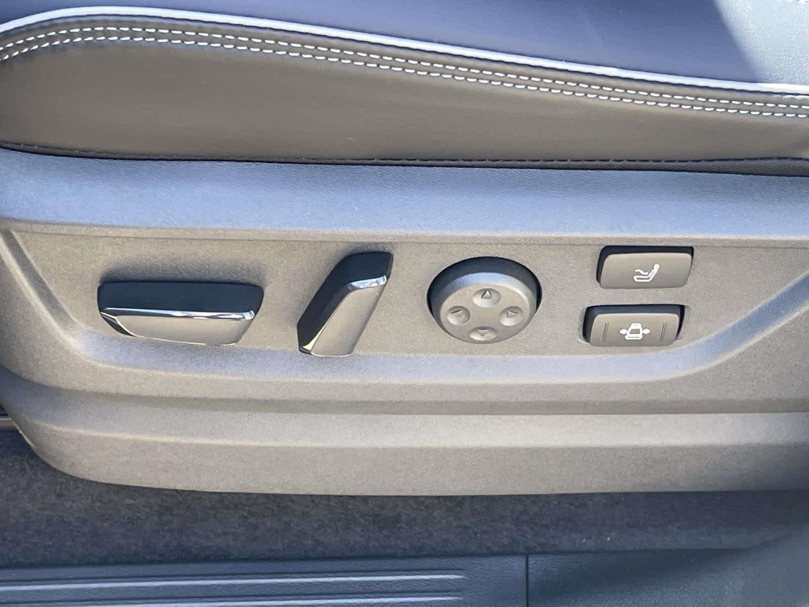 2026 Infiniti QX80 Sensory photo 11