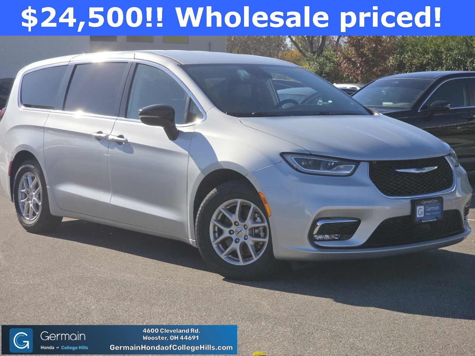 2024 Chrysler Pacifica Touring L's photo