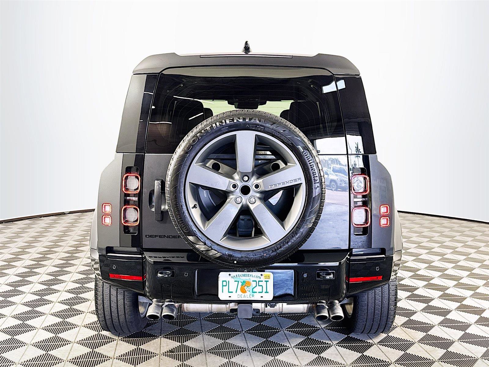 2024 Land Rover Defender 110 V8 photo 6