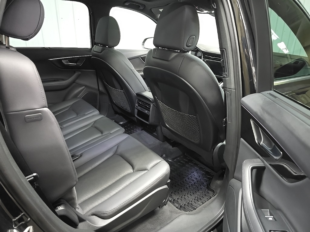 2023 Audi Q7 55 Premium Plus photo 18