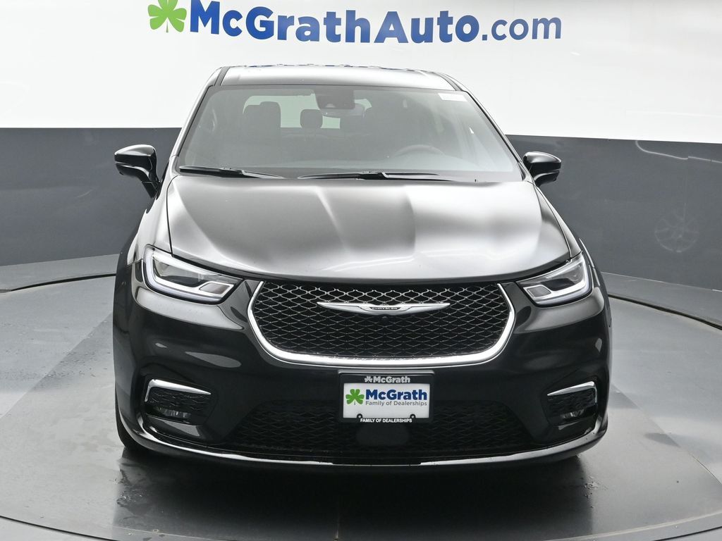 2026 Chrysler Pacifica photo 2