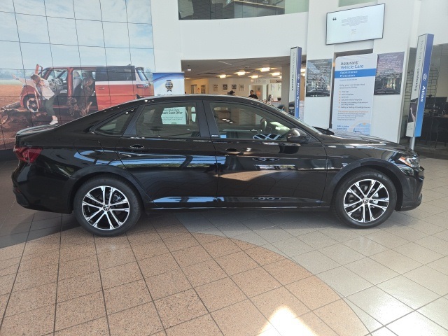 2025 Volkswagen Jetta Sport photo 8