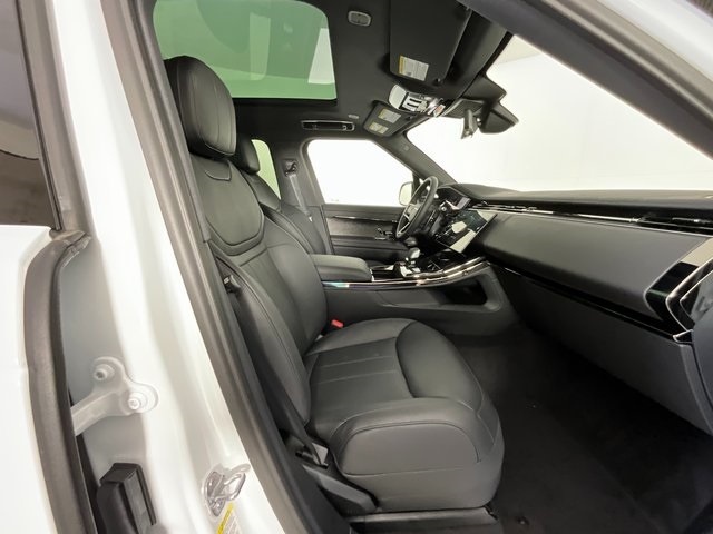 2025 Land Rover Range Rover Sport SE photo 8