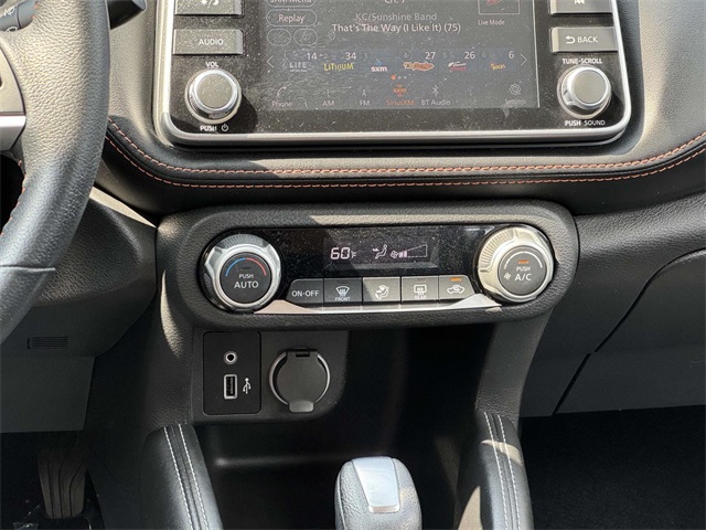 2019 Nissan Kicks SR photo 19