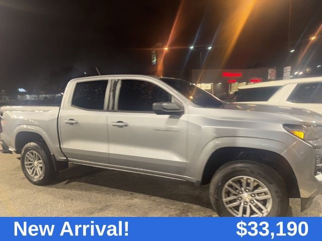 2023 Chevrolet Colorado LT photo 2