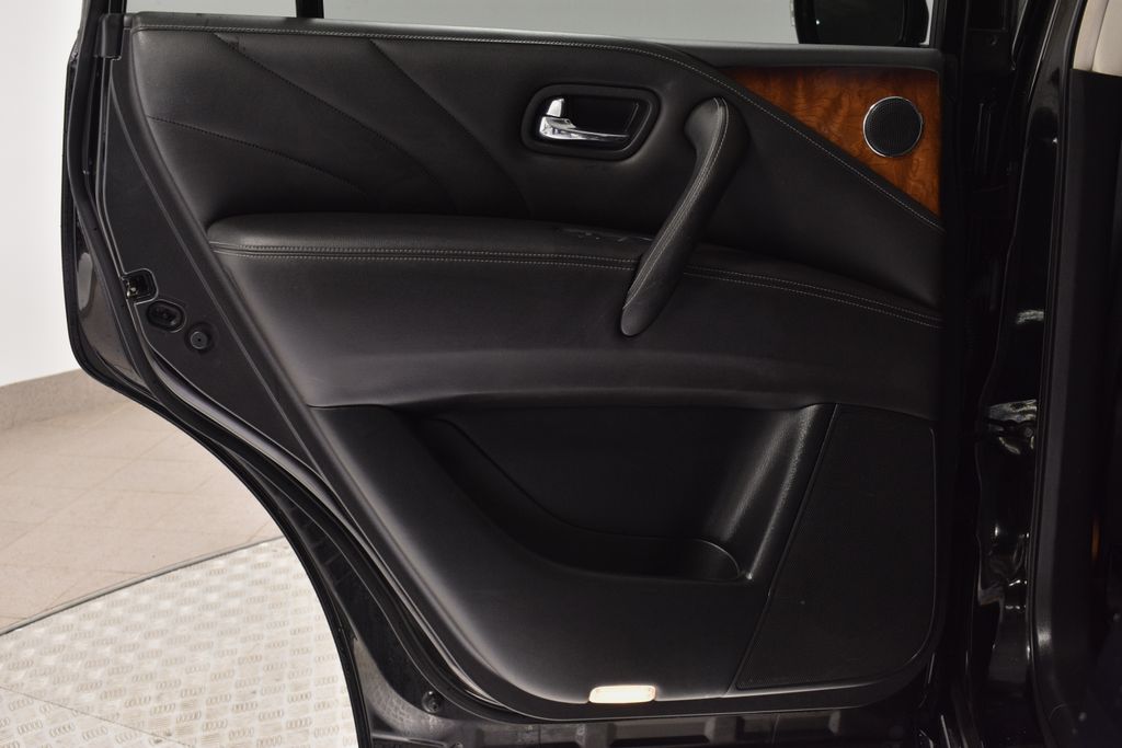 2017 Infiniti QX80 Base photo 26