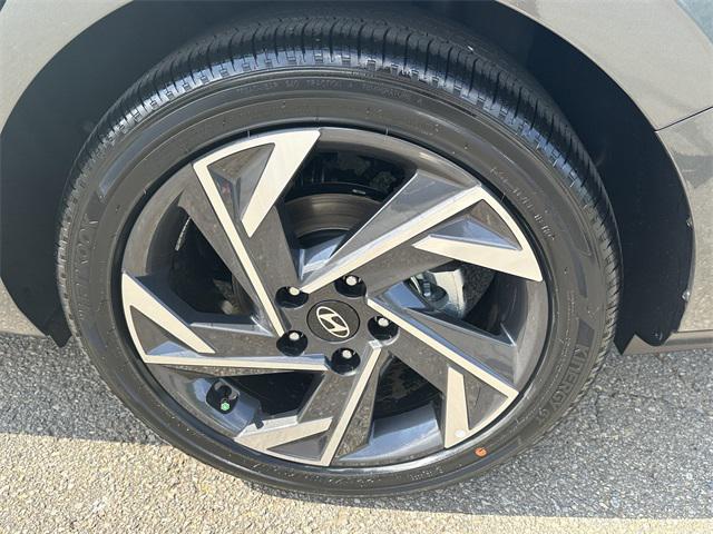 2025 Hyundai Elantra Hybrid Limited photo 17