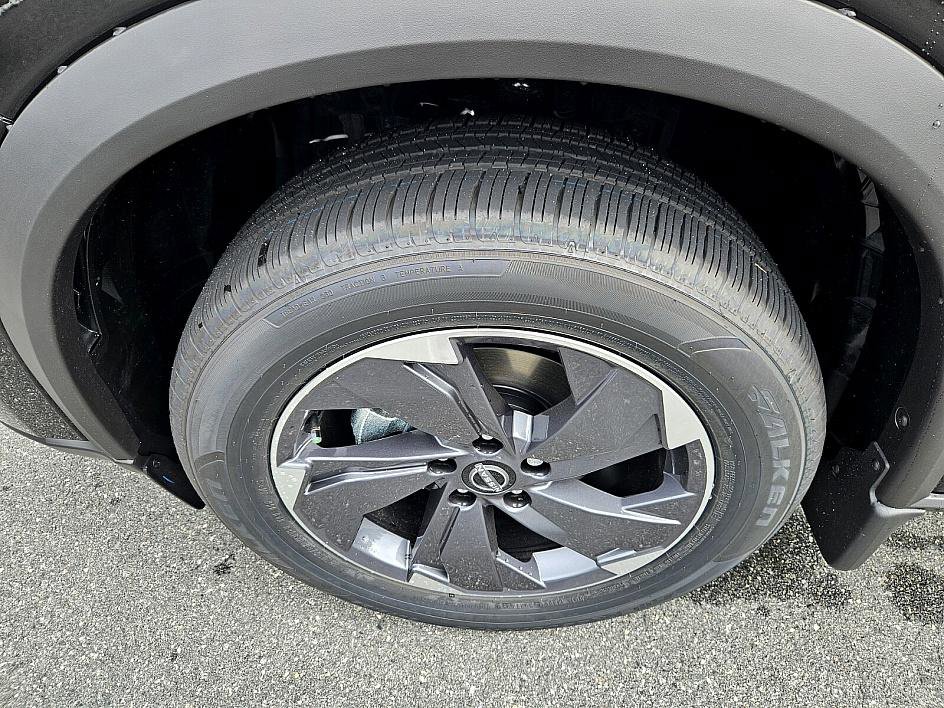 2026 Nissan Rogue SV photo 17