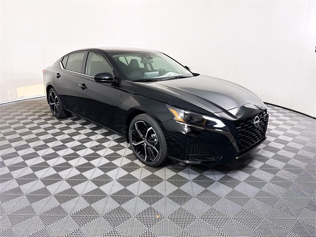 2025 Nissan Altima SR's photo