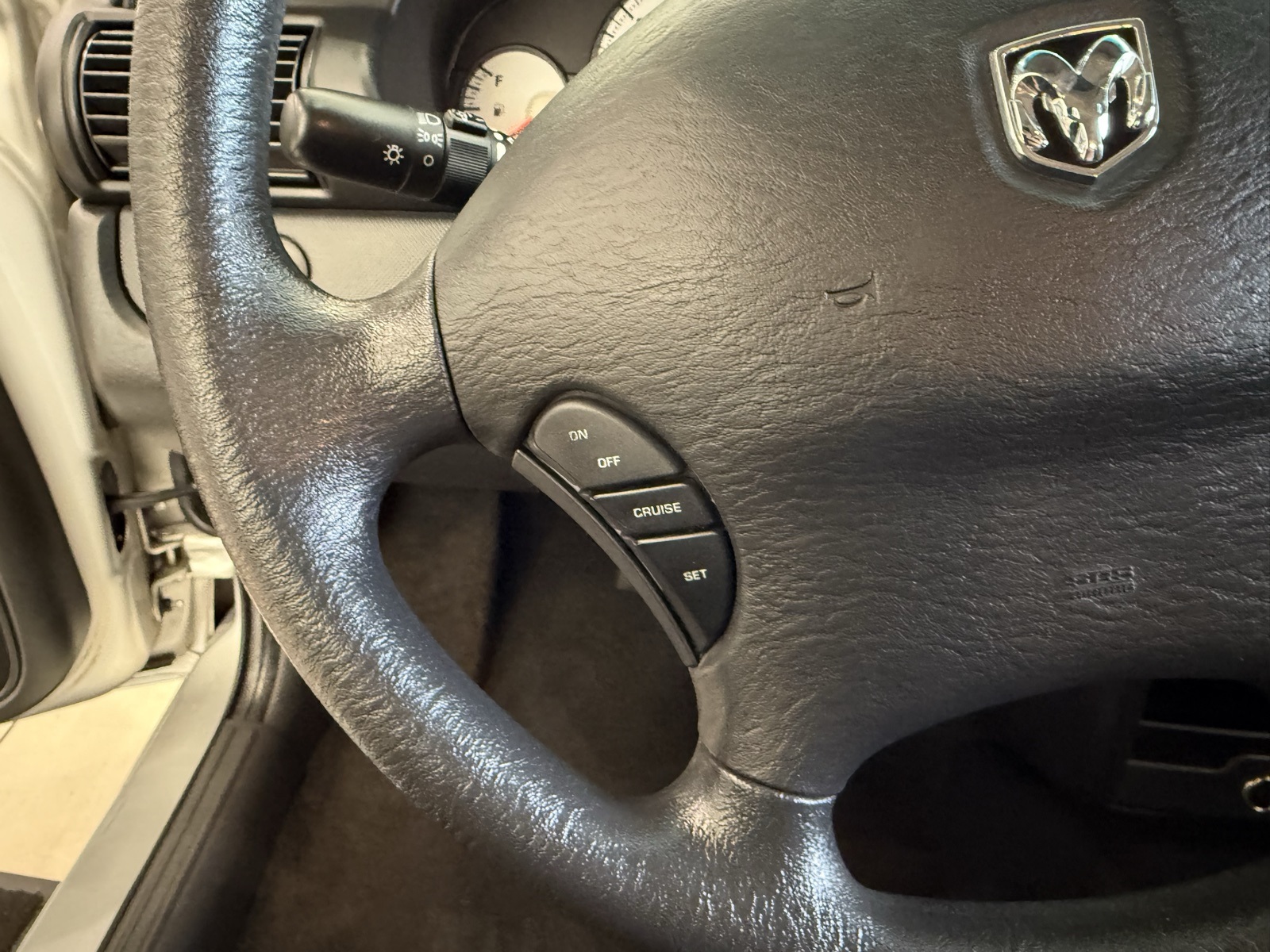 2005 Dodge Stratus SXT photo 22