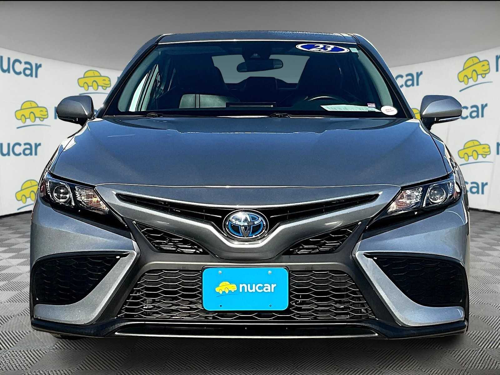 2023 Toyota Camry Hybrid SE photo 2