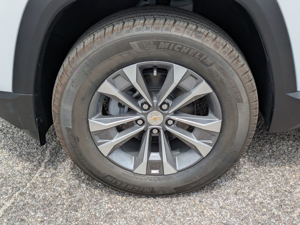 2025 Chevrolet Equinox LT photo 6