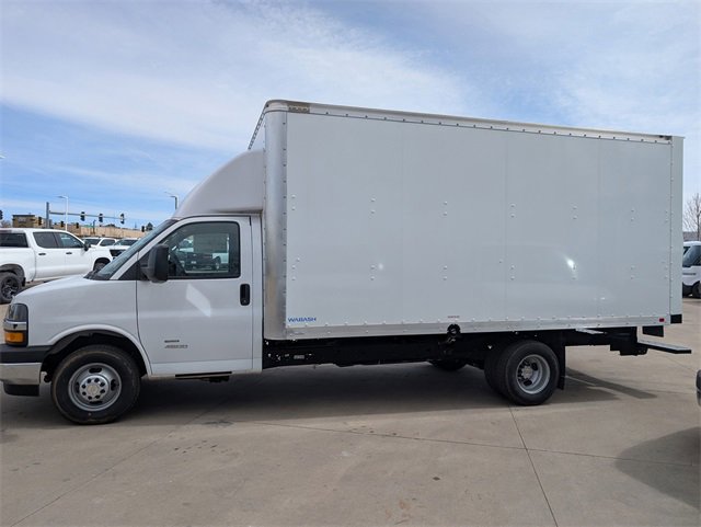 2024 Chevrolet Express Cutaway photo 2