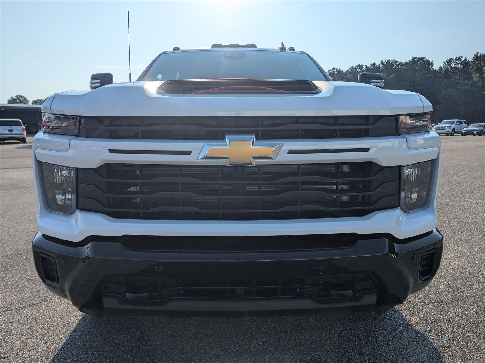 2025 Chevrolet Silverado 2500HD Custom photo 8