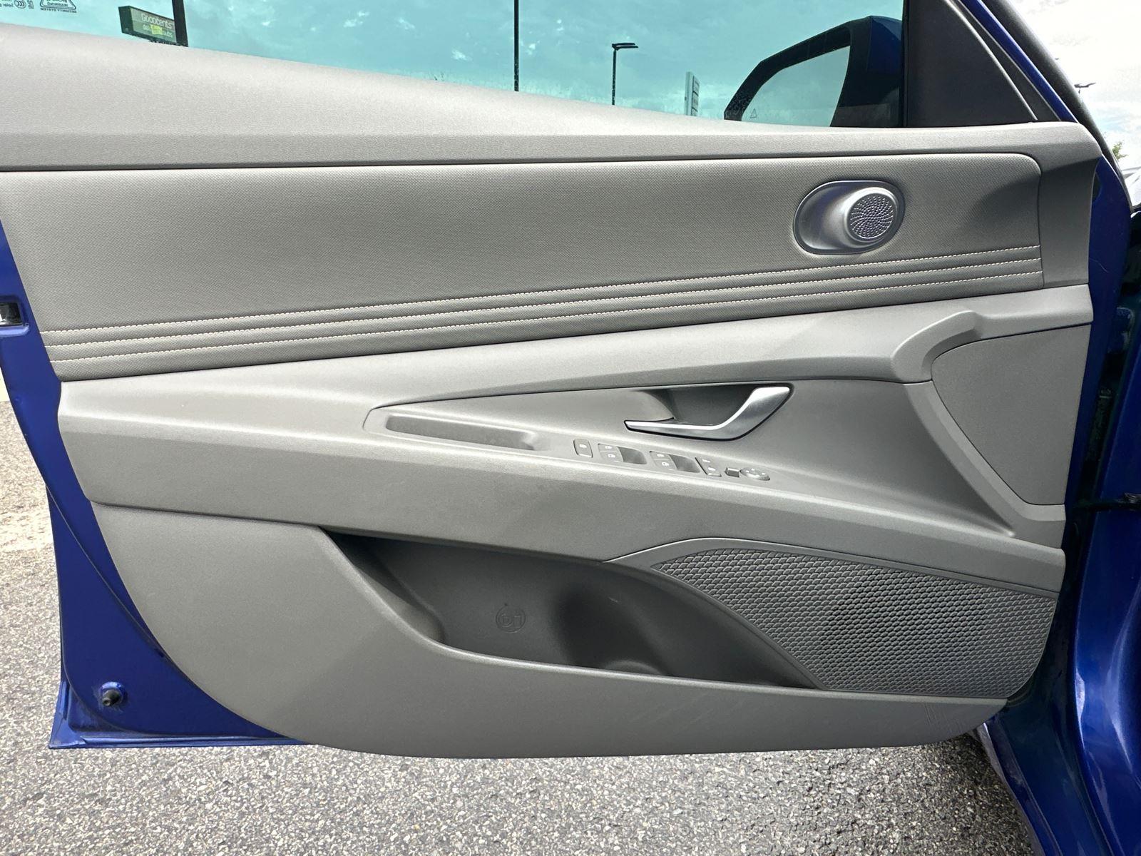 2023 Hyundai Elantra SEL photo 7