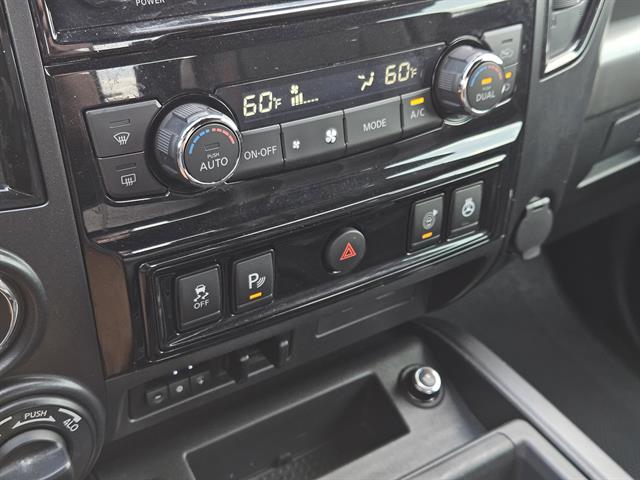 2024 Nissan Titan PRO-4X photo 13