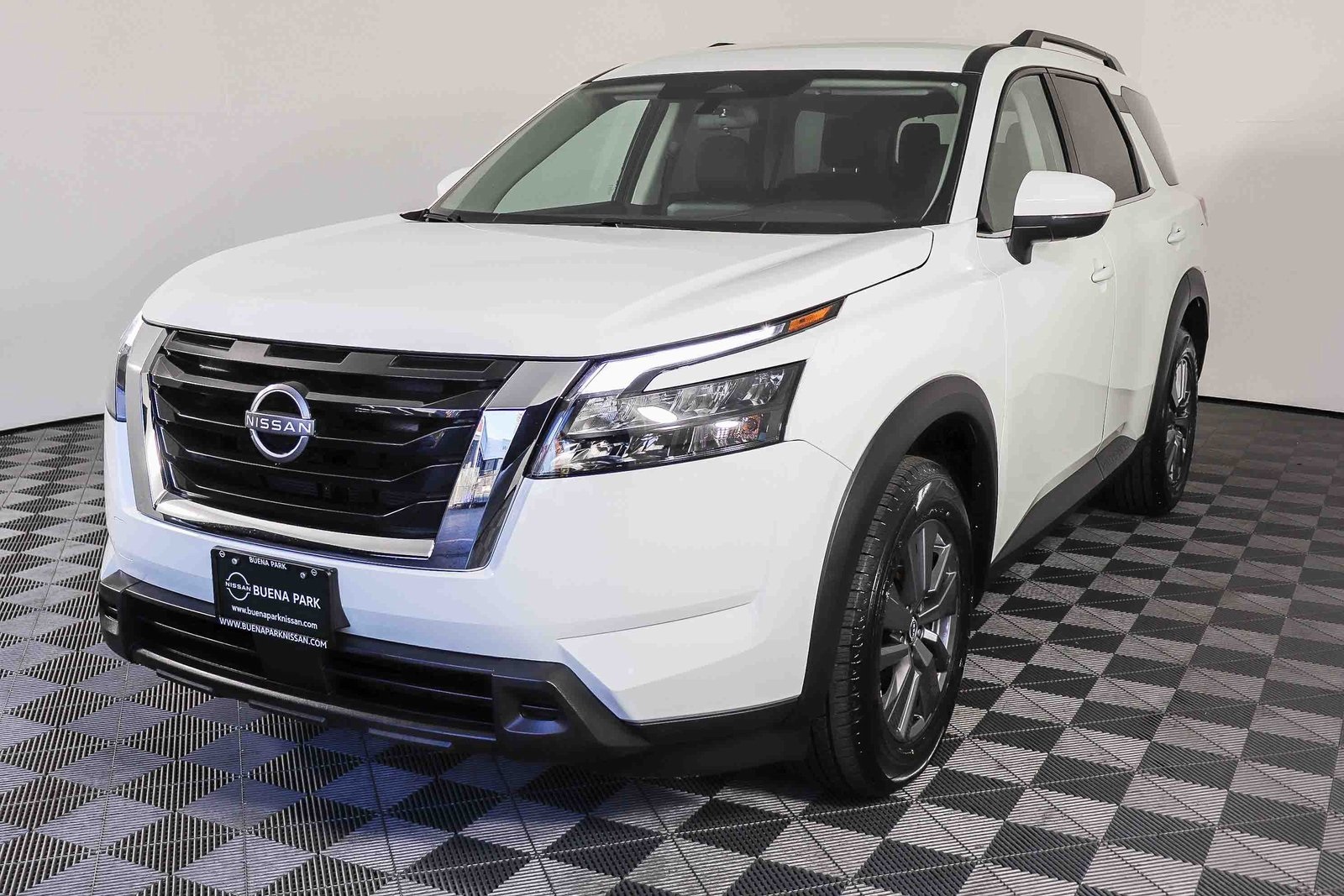 2024 Nissan Pathfinder SV photo 3