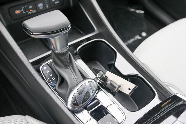 New 2025 White Hyundai Limited image 17