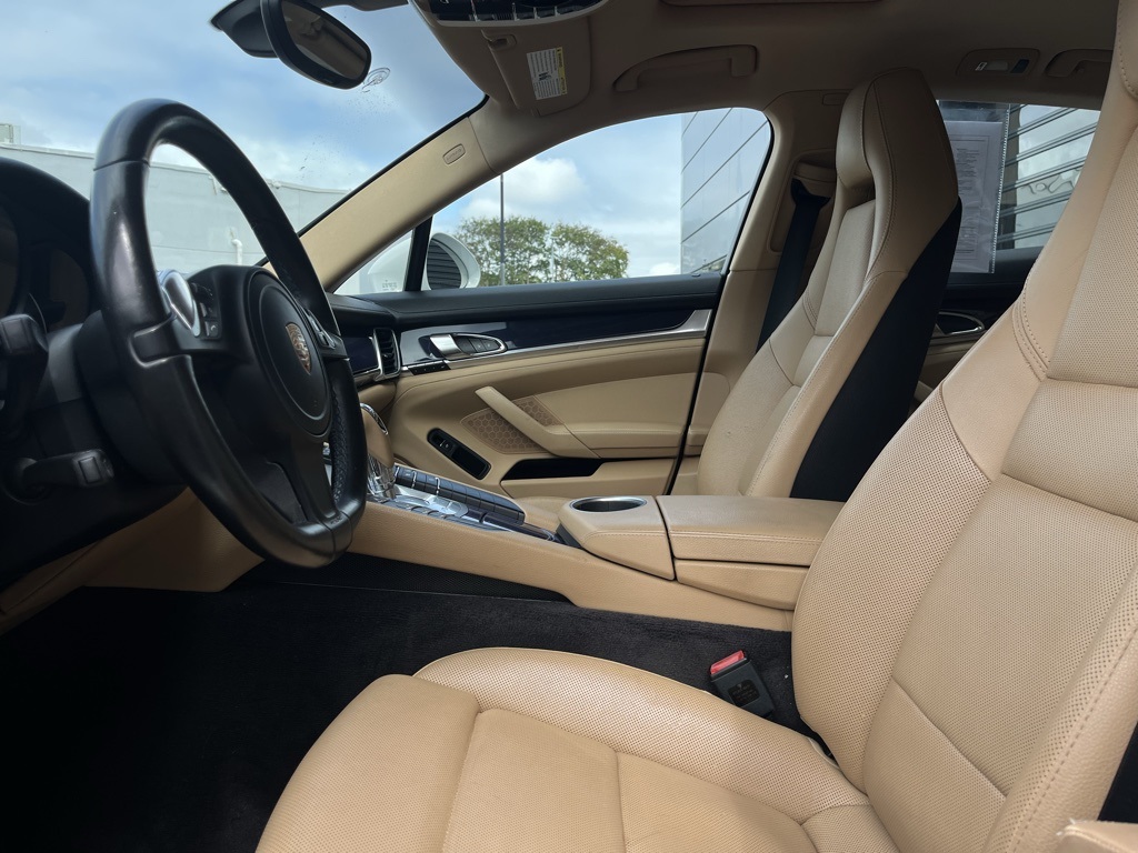 2015 Porsche Panamera Base photo 8