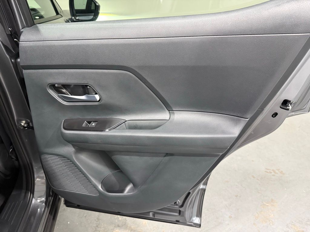 2026 Nissan Kicks SR photo 23