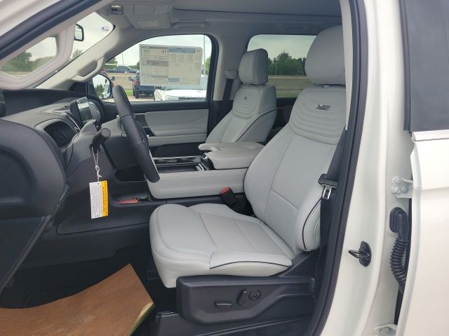 2025 Ford Expedition MAX Platinum photo 15