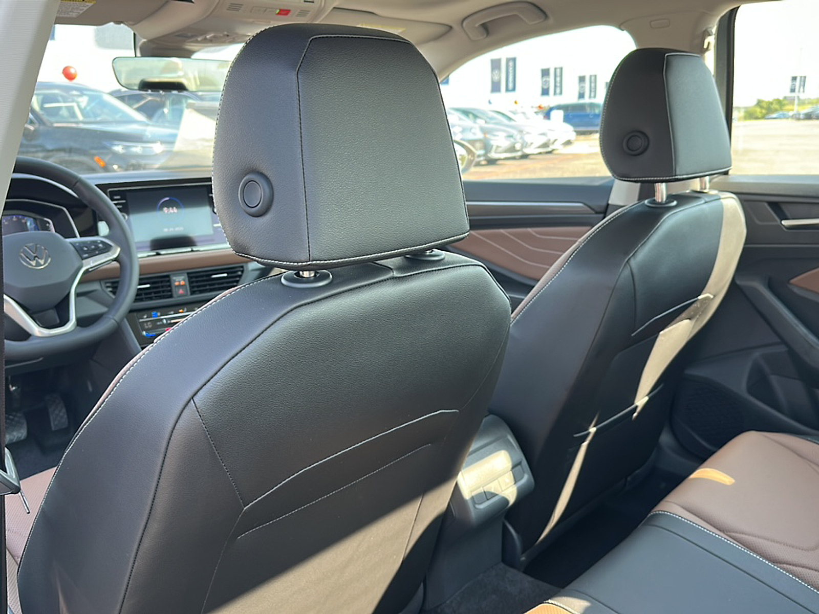2025 Volkswagen Jetta 1.5T SEL photo 2