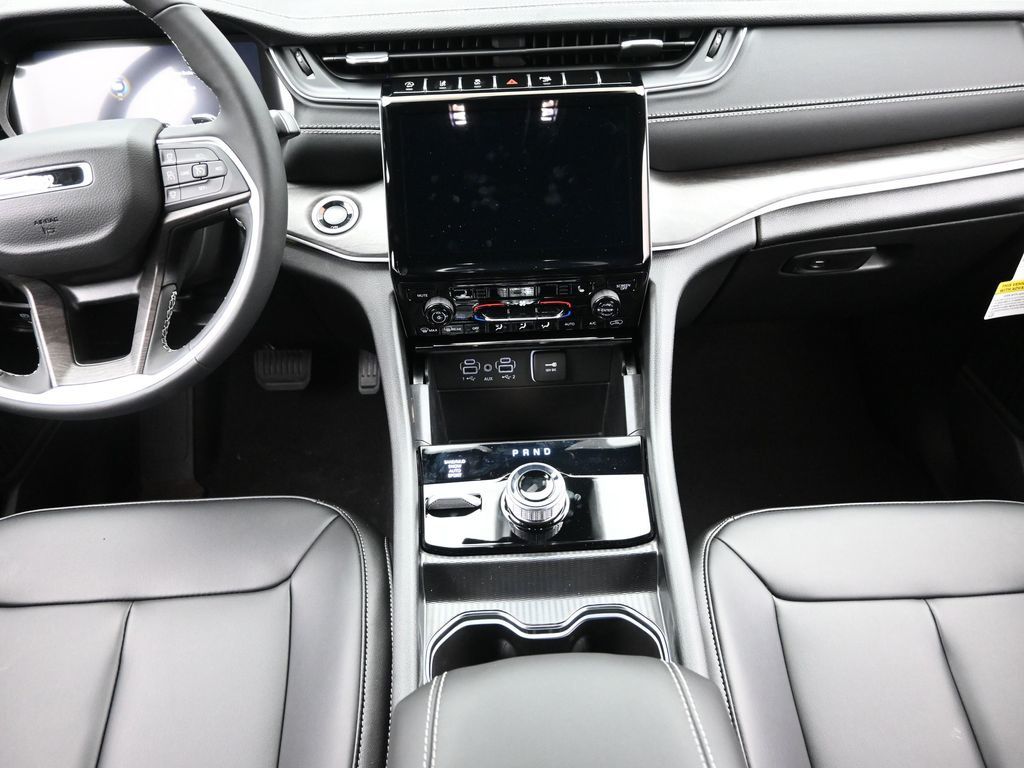2025 Jeep Grand Cherokee Limited photo 7