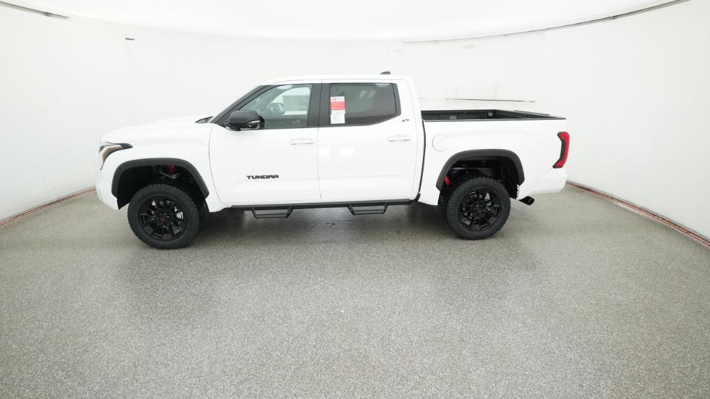 2025 Toyota Tundra SR5 CrewMax photo 4