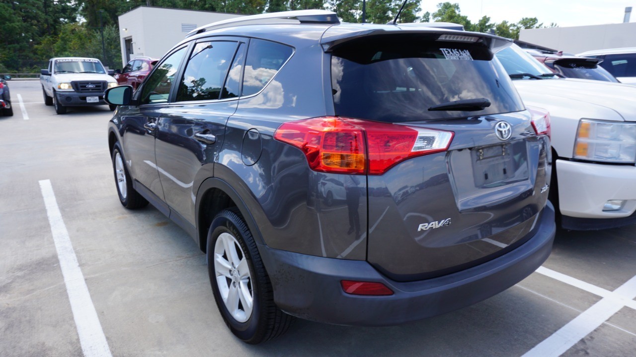 2013 Toyota RAV4 XLE photo 4