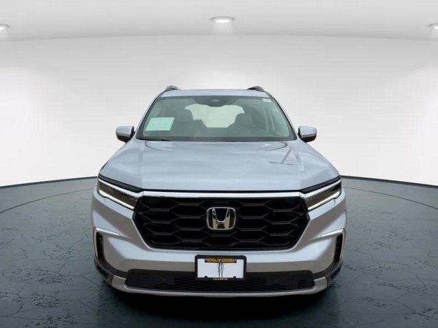 2023 Honda Pilot Touring photo 2