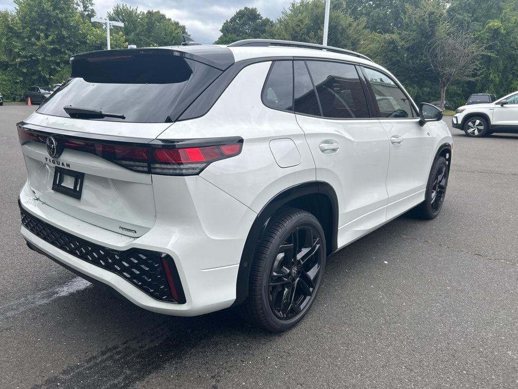 2025 Volkswagen Tiguan SE R-Line Black photo 3