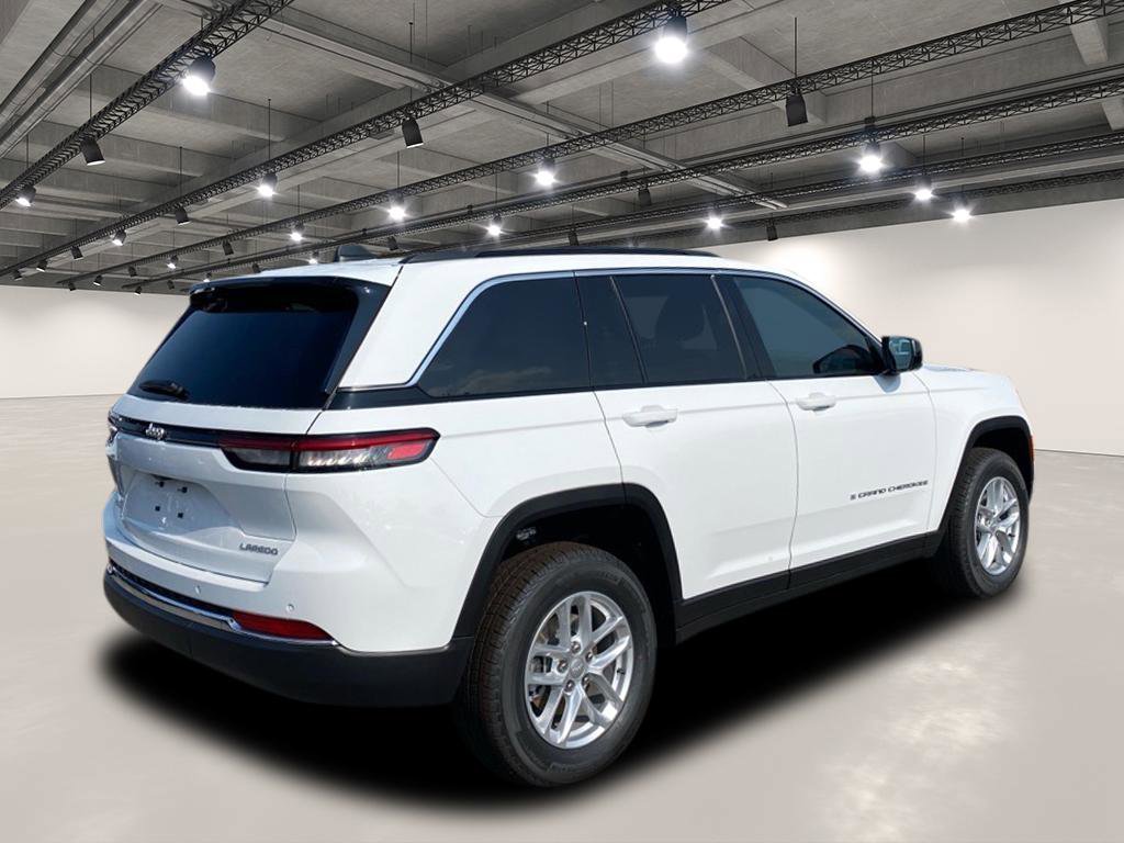 2025 Jeep Grand Cherokee Laredo X photo 3