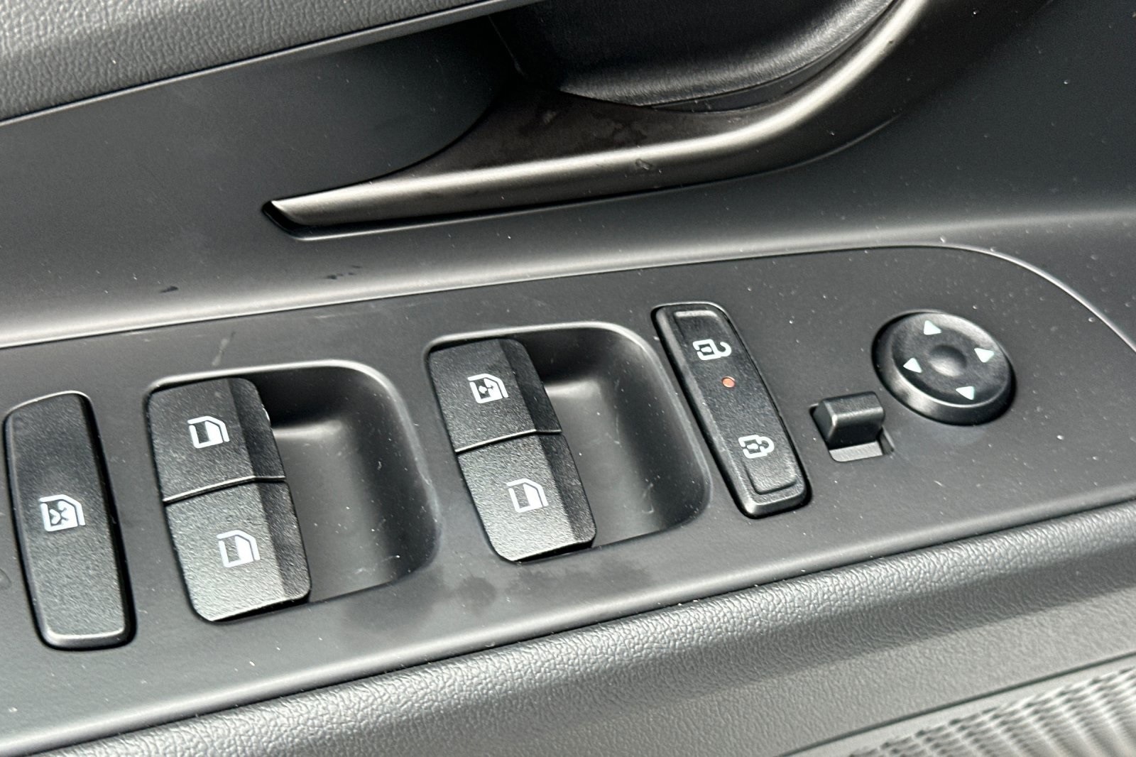 2025 Hyundai Elantra SEL Sport photo 11