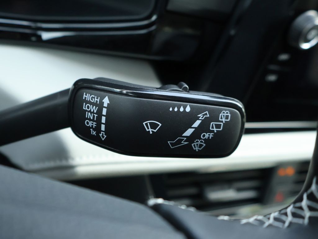 2025 Volkswagen Taos S photo 39