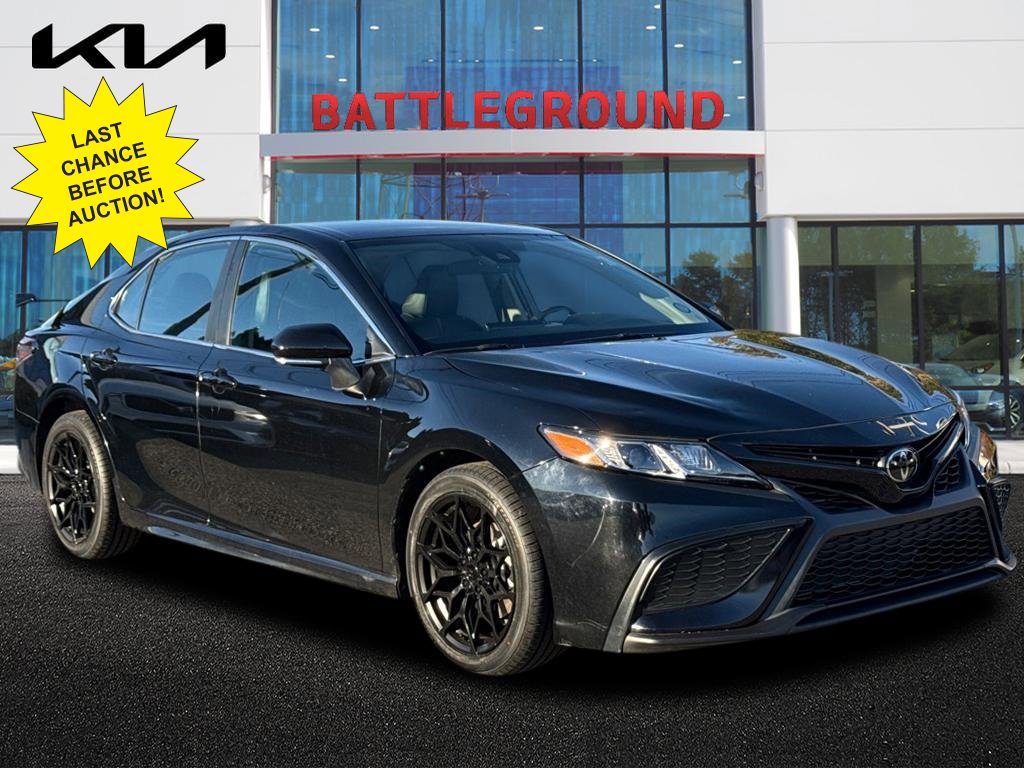 2023 Toyota Camry SE's photo