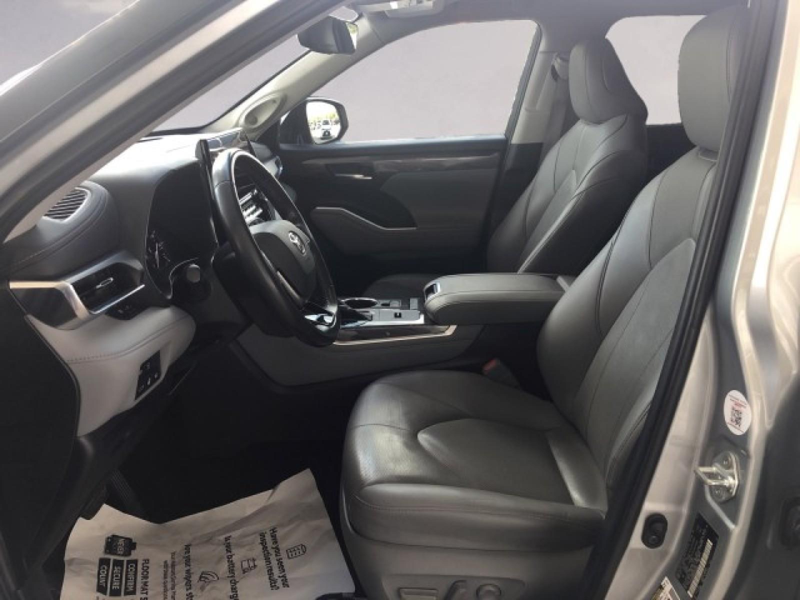 2021 Toyota Highlander Limited photo 9