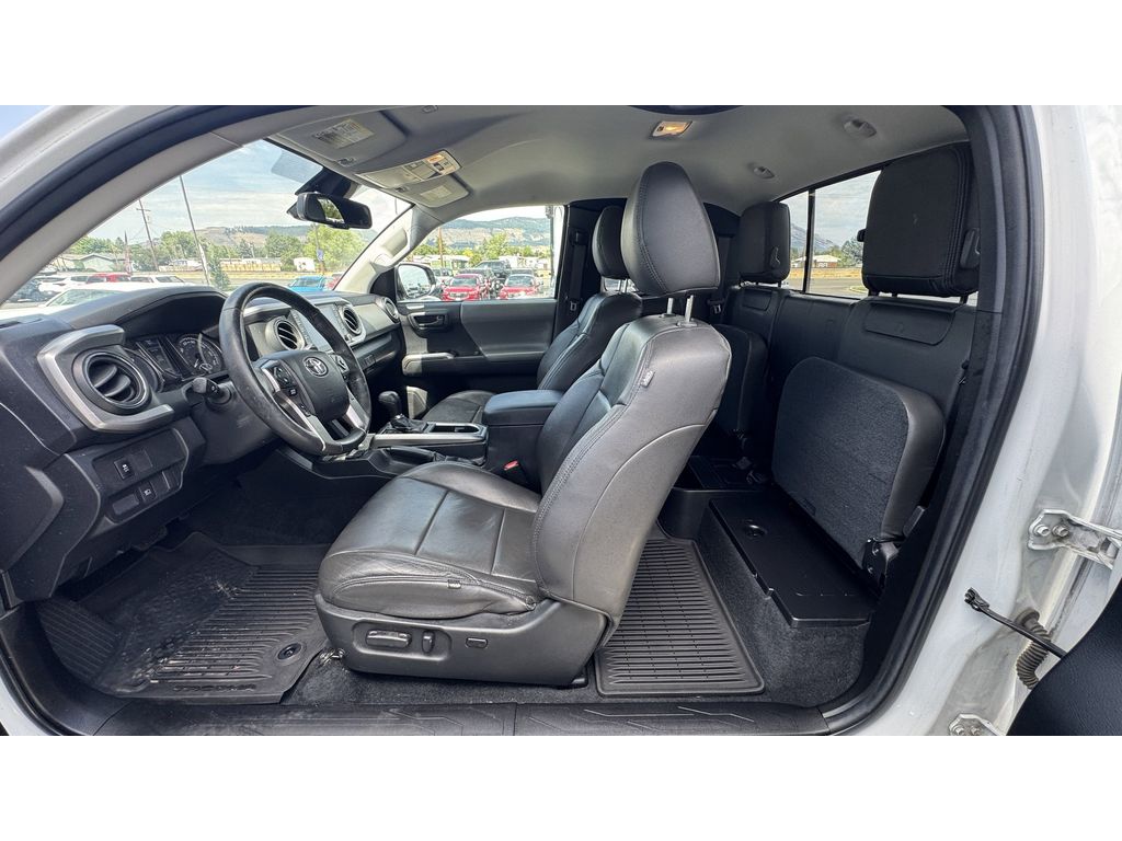 2022 Toyota Tacoma SR5 photo 13