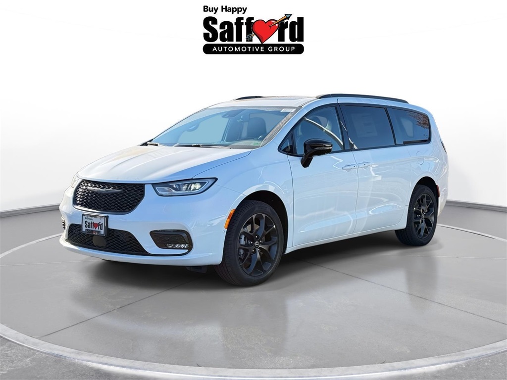 2026 Chrysler Pacifica Limited's photo