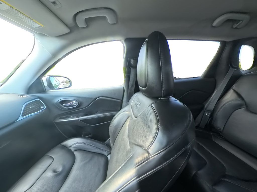 2019 Jeep Cherokee Limited photo 22