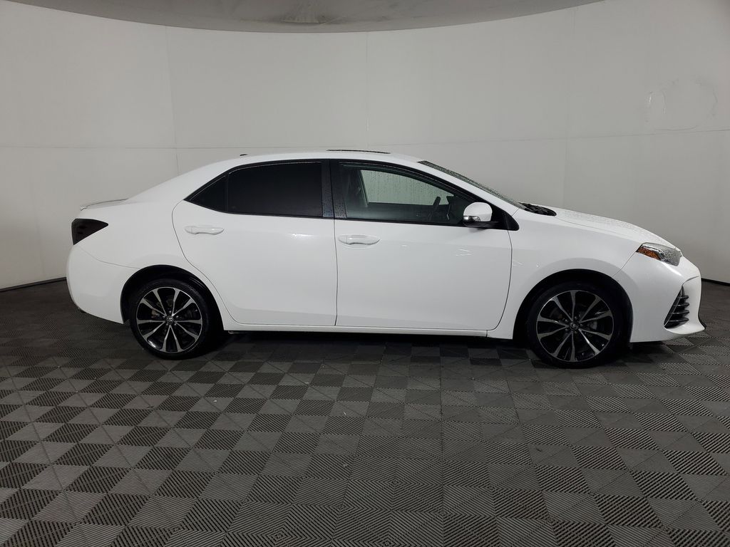 2019 Toyota Corolla SE photo 3